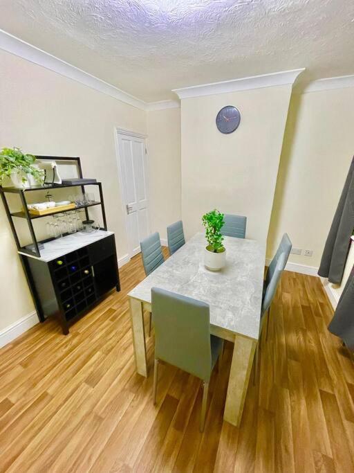 Apartamento Charter House With Good Wifi Chatham  Exterior foto